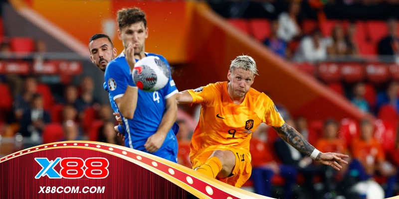 Toàn cảnh sân vận động khi mở kèo giải Hà Lan